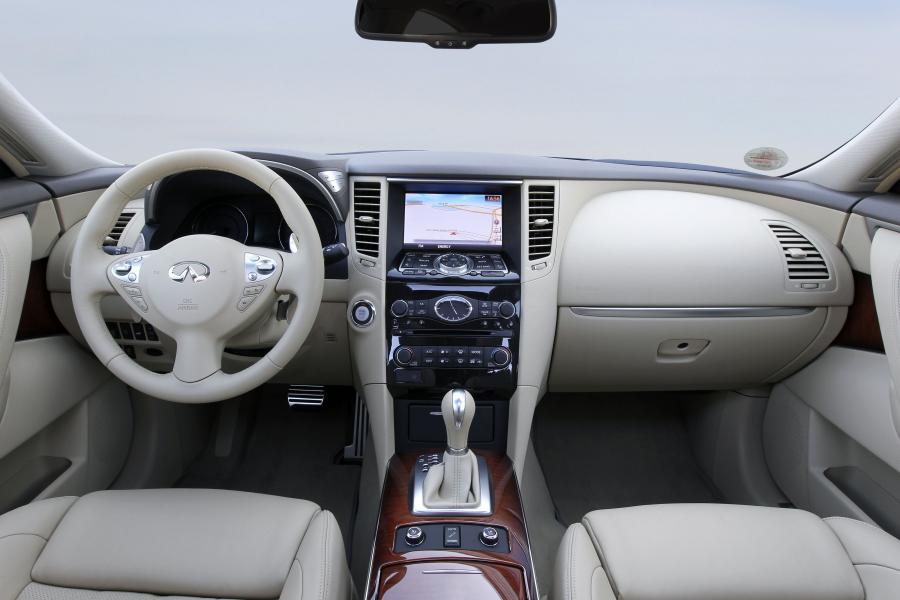  Infiniti FX30d GT Premium 2012 года  (фото 7 из 32)